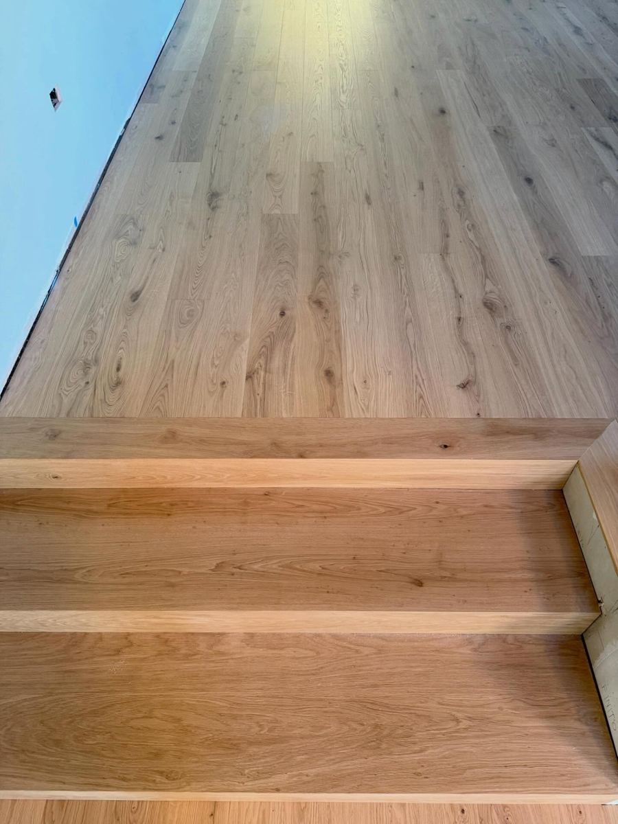 Escalones de parquet reparados